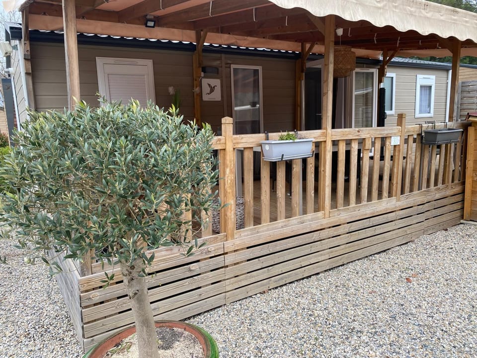 Property building, Balcony/Terrace