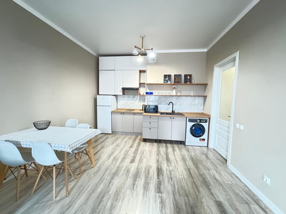 Kitchen or kitchenette, Dining area, oven, stove, washing machine