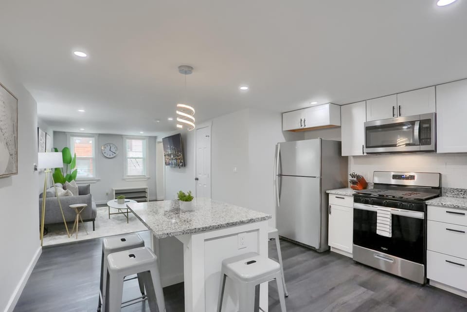 Stylish and Central 3BD Home Pittsburgh North Side House in Pittsburgh