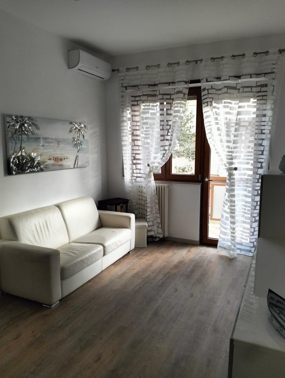 TV and multimedia, Living room, Seating area, internet