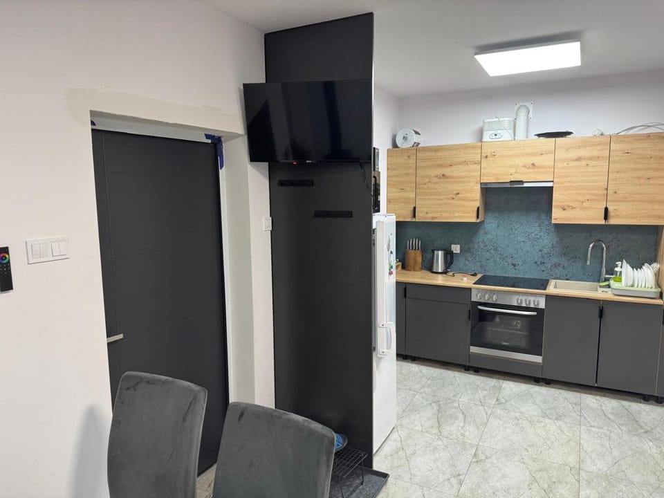 Kitchen or kitchenette, Dining area, oven, stove