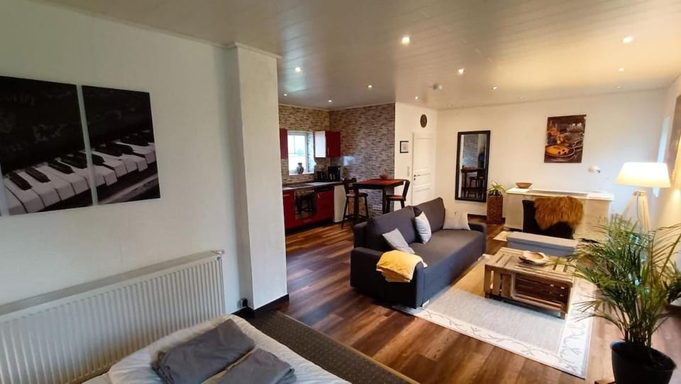 Kleine Landhaus-Wohnung im freistehenden Fachwerkhaus House in Minden