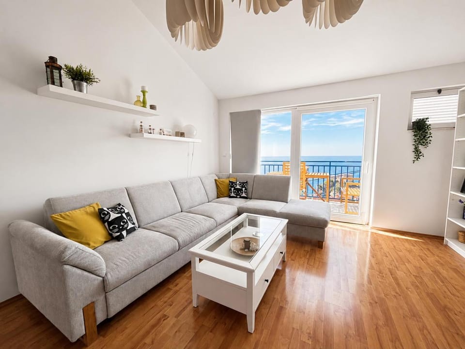 Living room, Sea view