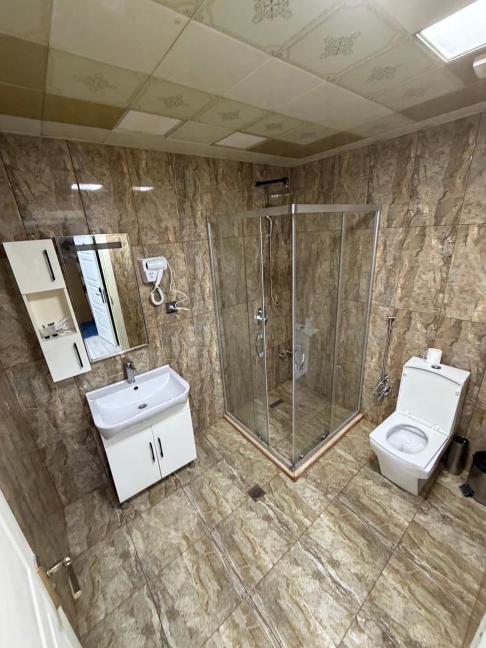 Shower, Toilet, Bathroom, bidet, towels