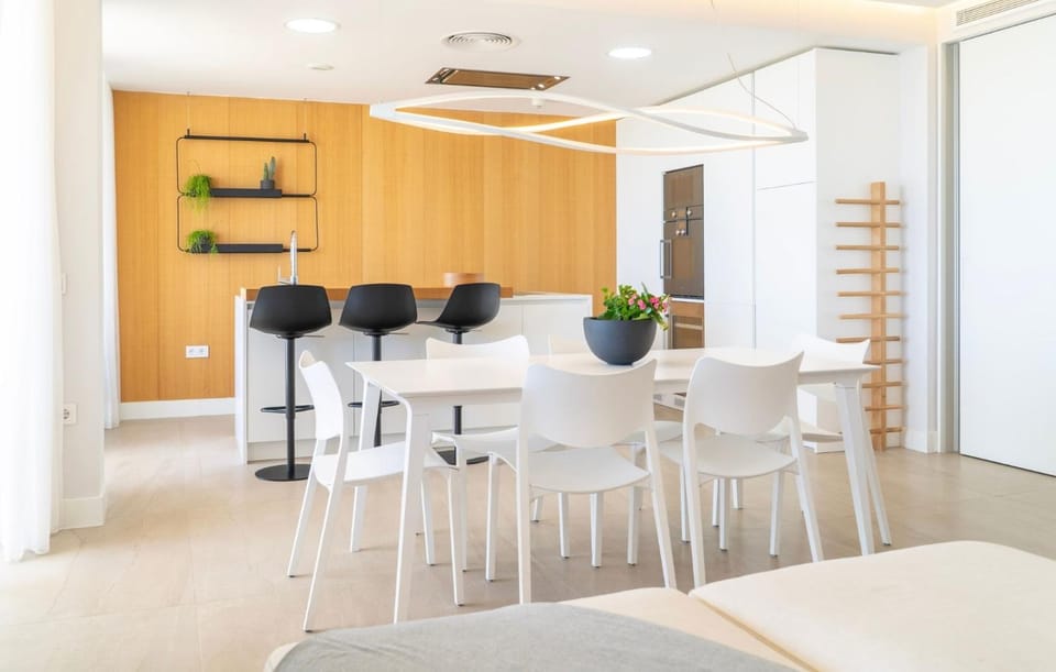 Kitchen or kitchenette, Living room, Seating area, Dining area