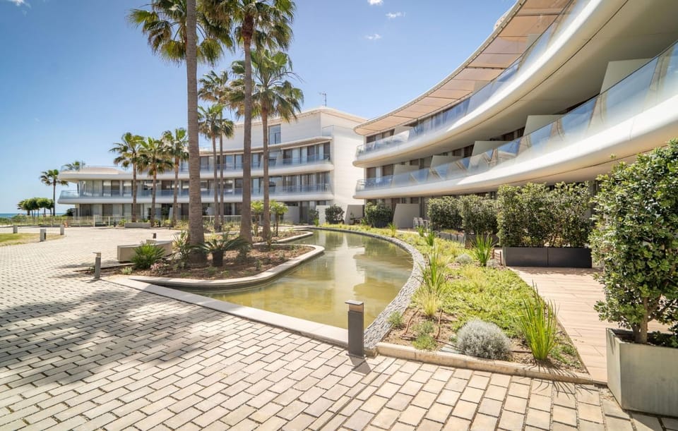 Property building, Facade/entrance, Garden