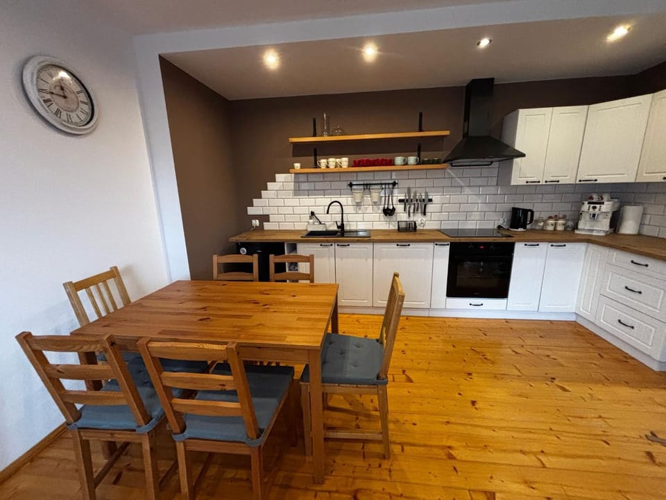 Kitchen or kitchenette, Dining area, dishwasher, stove, toaster