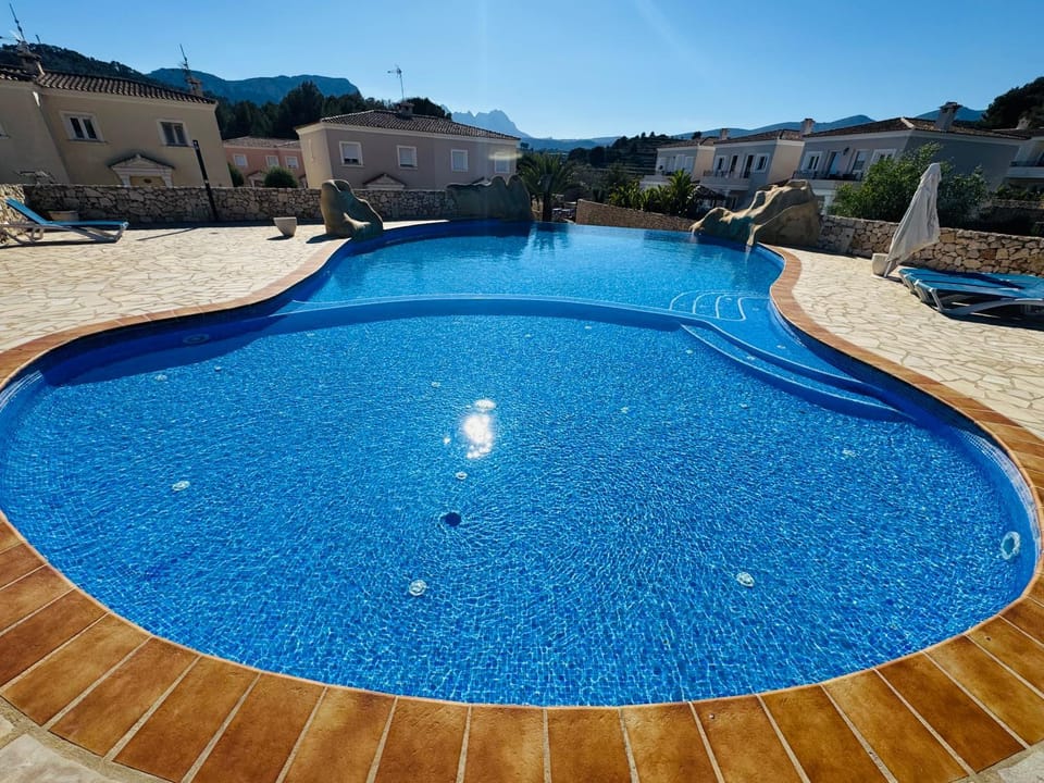 Property building, Day, Natural landscape, Mountain view, Pool view, Swimming pool, Swimming pool, sunbed
