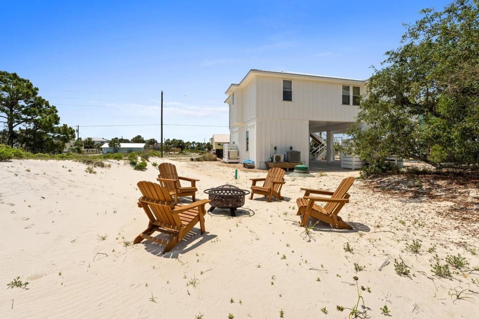 The Quarterdeck-4BR-Private Pool-Hot Tub House in Saint George Island