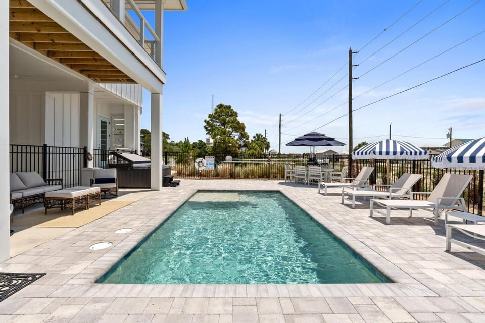 The Quarterdeck-4BR-Private Pool-Hot Tub House in Saint George Island