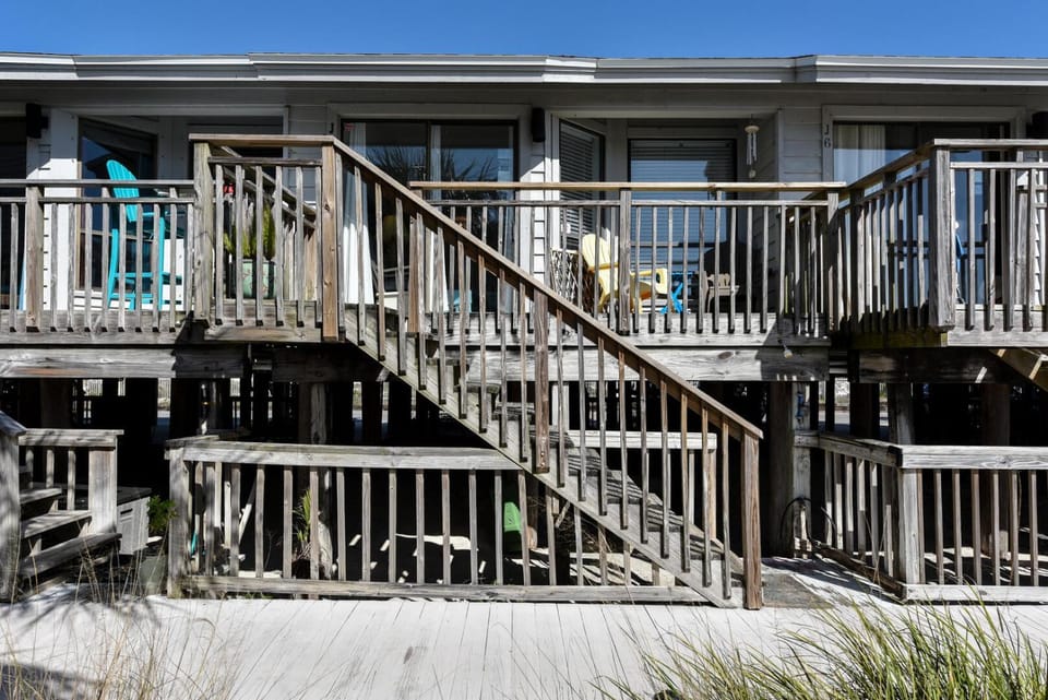 J-5, Sully and the Seagull-1 BR townhome-community pool House in Saint George Island