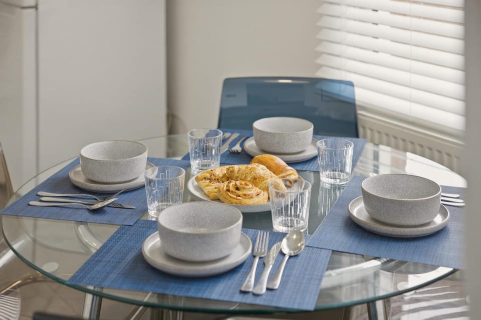 Coffee/tea facilities, Food and drinks, Dining area, Food, Breakfast, Drinks