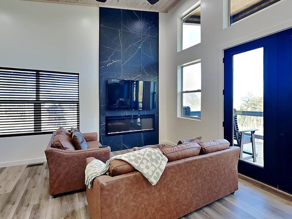 Balcony/Terrace, Living room, Seating area, fireplace, furniture