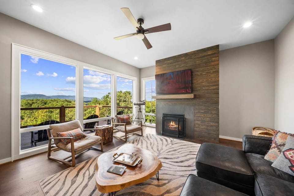 Majestic Meadows House in Watauga