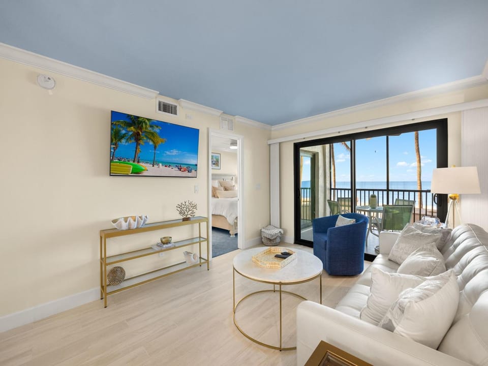 TV and multimedia, Balcony/Terrace, Living room, Seating area, Sea view, furniture, air conditioner