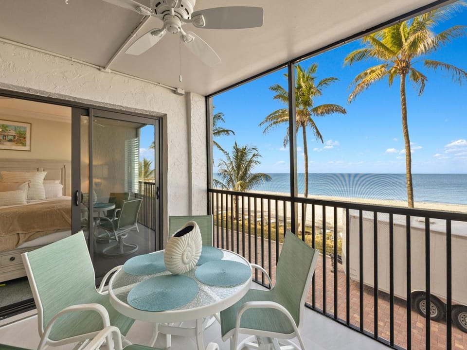 Balcony/Terrace, Seating area, Beach, Sea view
