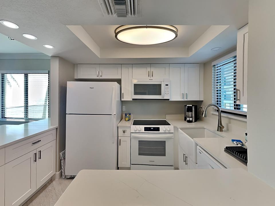 microwave, oven, stove, kitchen