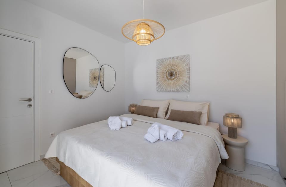 Bed, Photo of the whole room, Bedroom, towels, wardrobe