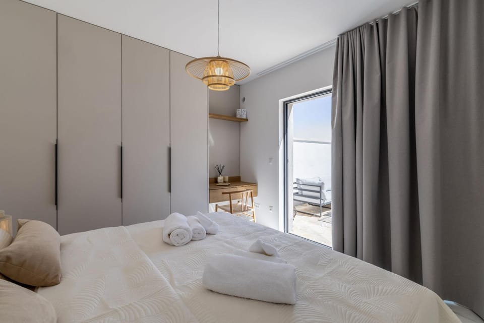 Bed, BBQ facilities, BBQ facilities, Garden, Garden, Balcony/Terrace, Balcony/Terrace, Photo of the whole room, Bedroom, Garden view, Garden view, Mountain view, Mountain view, Sunrise, Inner courtyard view, sunbed, towels