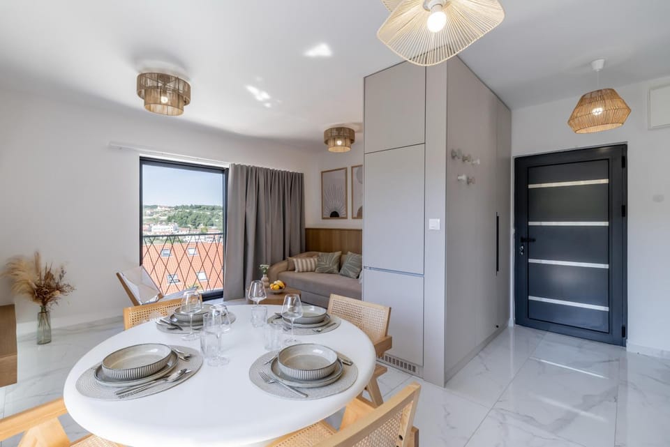 Kitchen or kitchenette, Living room, Seating area, Dining area, City view, City view, Mountain view, Mountain view, Pool view, Pool view, Sea view, Sea view, Street view, Street view, Quiet street view