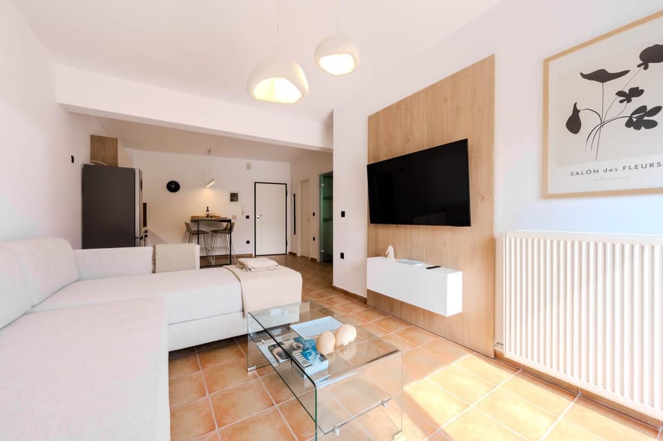 Photo of the whole room, Seating area