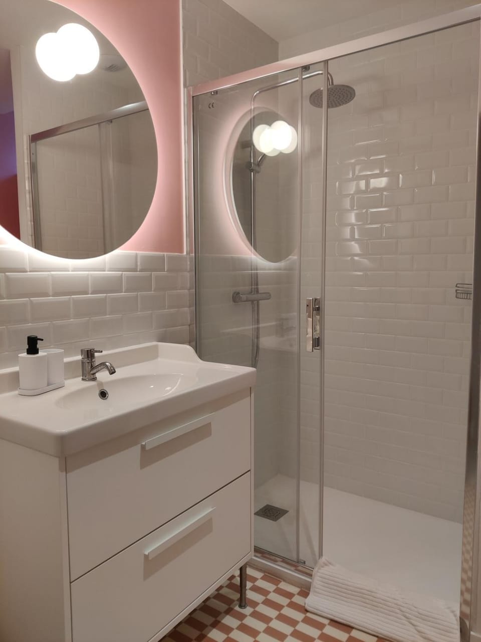Shower, Bathroom, towels