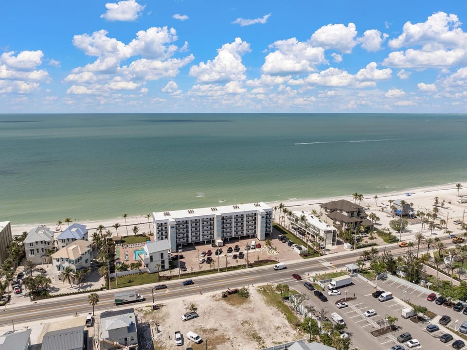 Seaside 205 Apartment in Estero Island