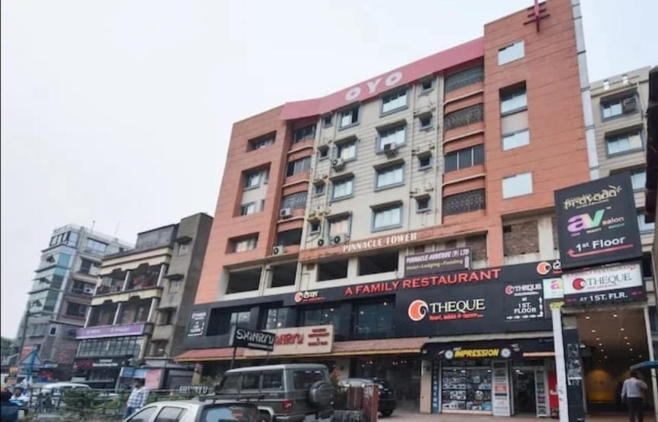 Hotel Pinnacle Tower - Near Airport Hotel in Kolkata