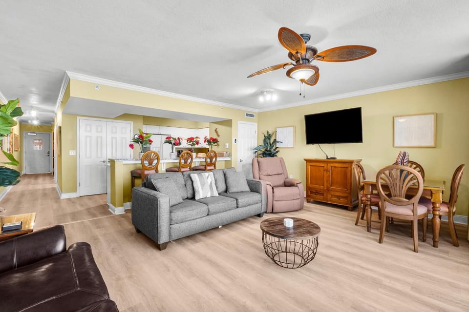 Emerald Beach Resort 1834 - Beachfront with Stunning Views by Beach Haven Vacation Rentals Apartment in Panama City Beach