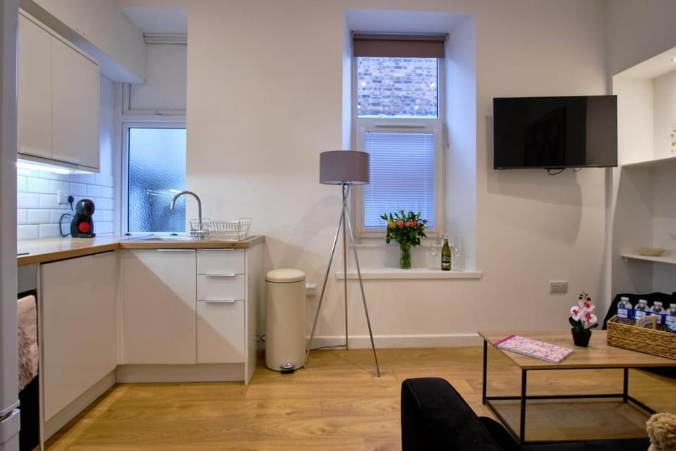 2 bedroom, newly-renovated, comfortable town centre apartment! Apartment in Oban