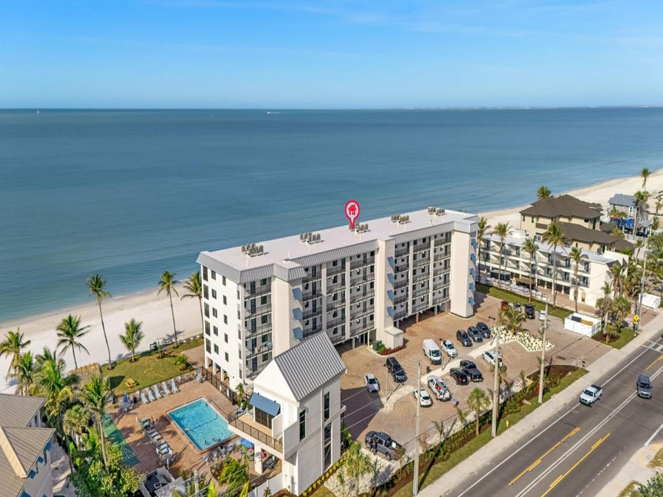 Property building, Bird's eye view, View (from property/room), Beach, Sea view, Swimming pool, Parking