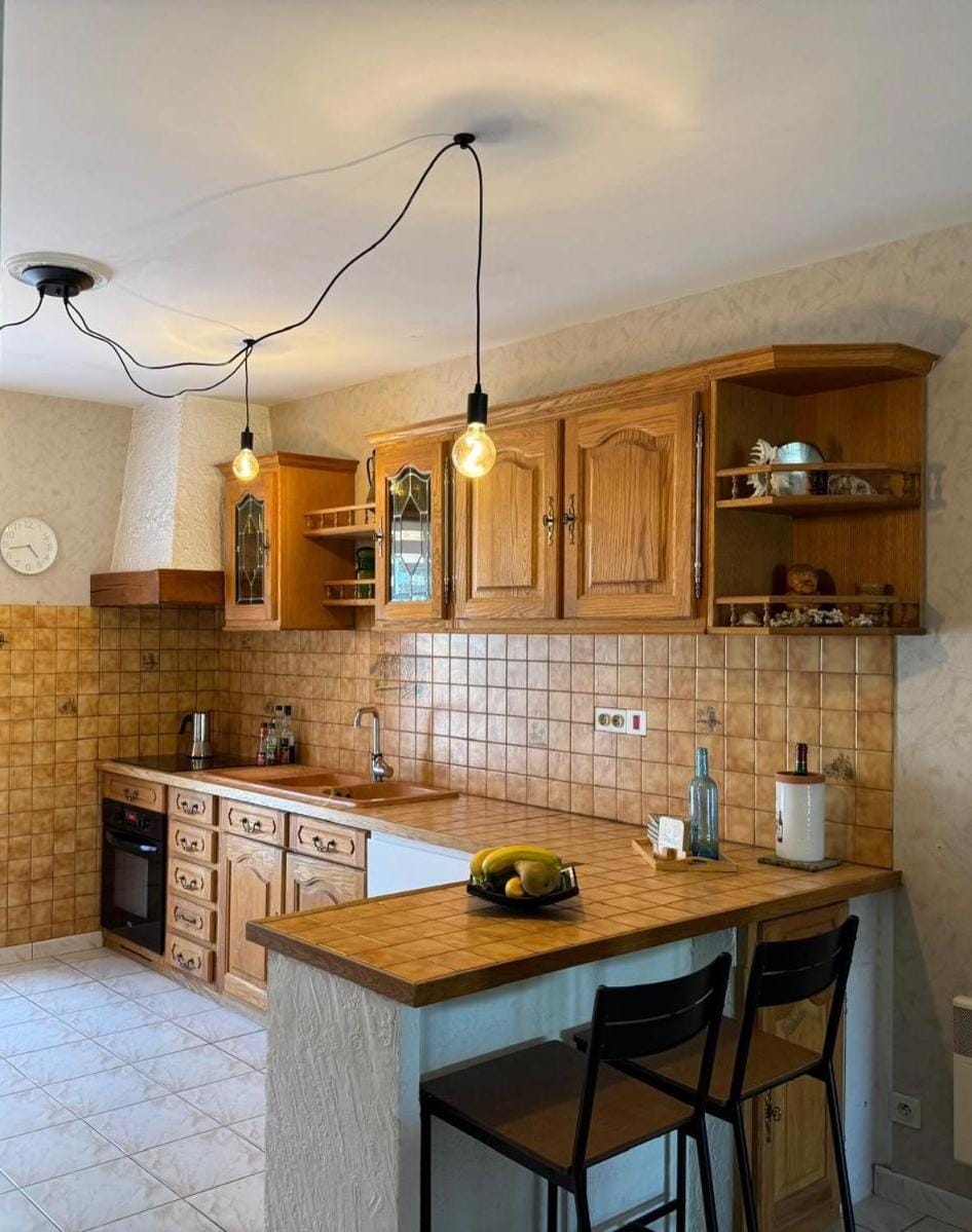 Kitchen or kitchenette, Dining area, stove