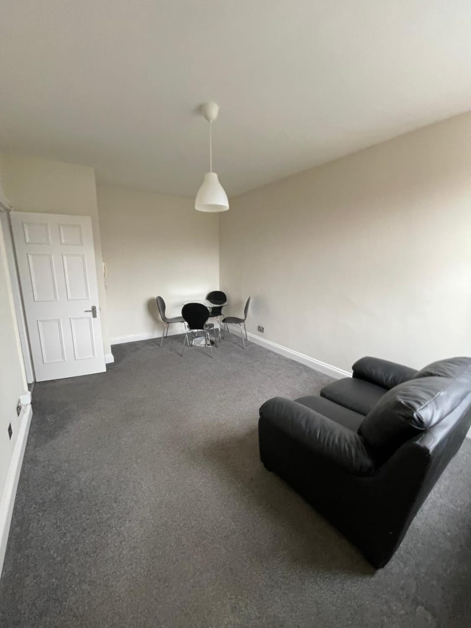London Holiday Home - 8mins walk from Station Zone 2 Apartment in Scotland