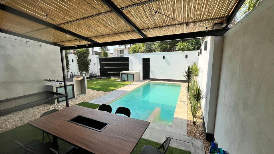 Swimming pool, Swimming pool