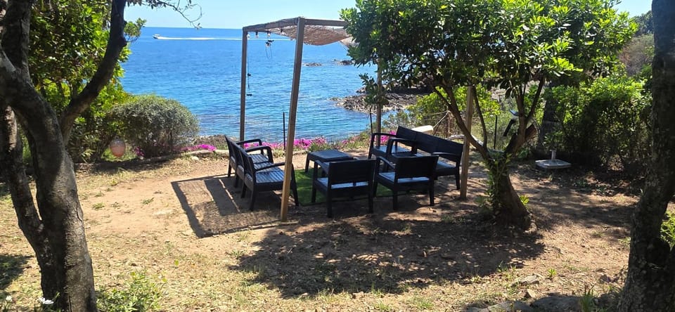 Villa pied dans l eau Villa in Sari-Solenzara