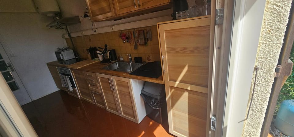 Kitchen or kitchenette, oven, stove