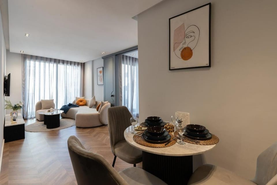 Central Cozy & Great Location with 2 Balconies Fast Wifi 2 Minutes to KFC Mcdo Bd 2 Mars Apartment in Casablanca