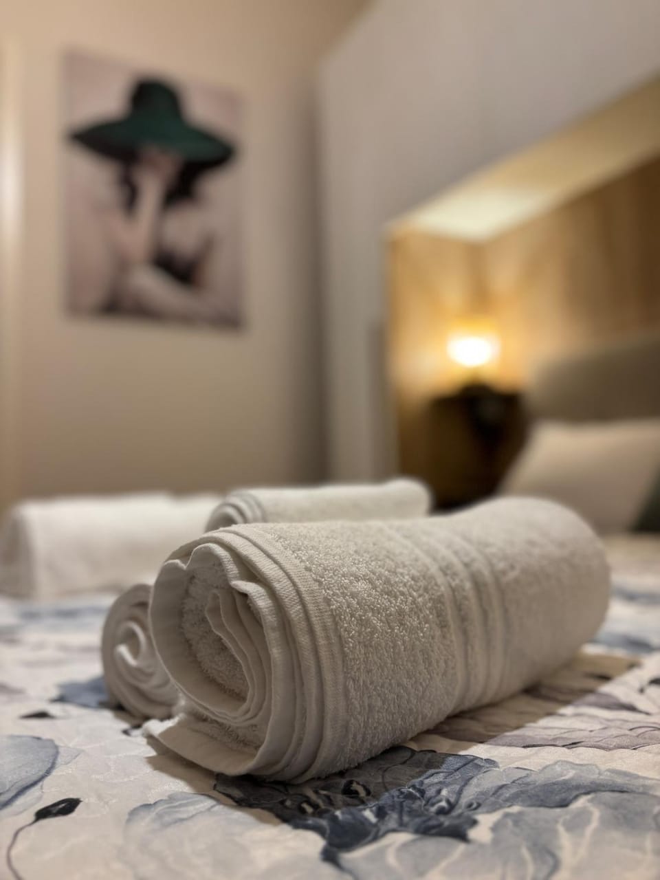 Bed, Bedroom, towels
