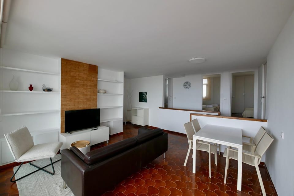 Communal lounge/ TV room, TV and multimedia, Kitchen or kitchenette, Living room, Seating area, Dining area, Evening entertainment