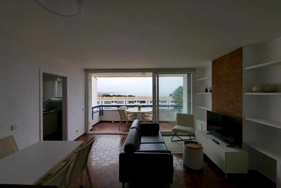 TV and multimedia, Kitchen or kitchenette, Living room, Seating area, Dining area, Sea view