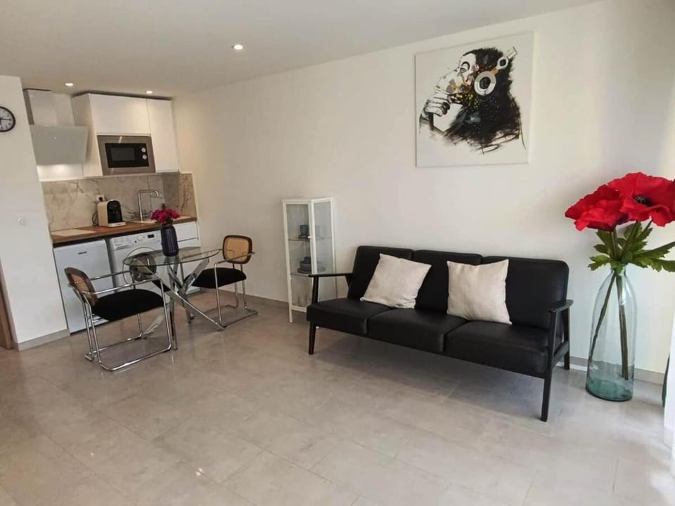 Kitchen or kitchenette, Seating area