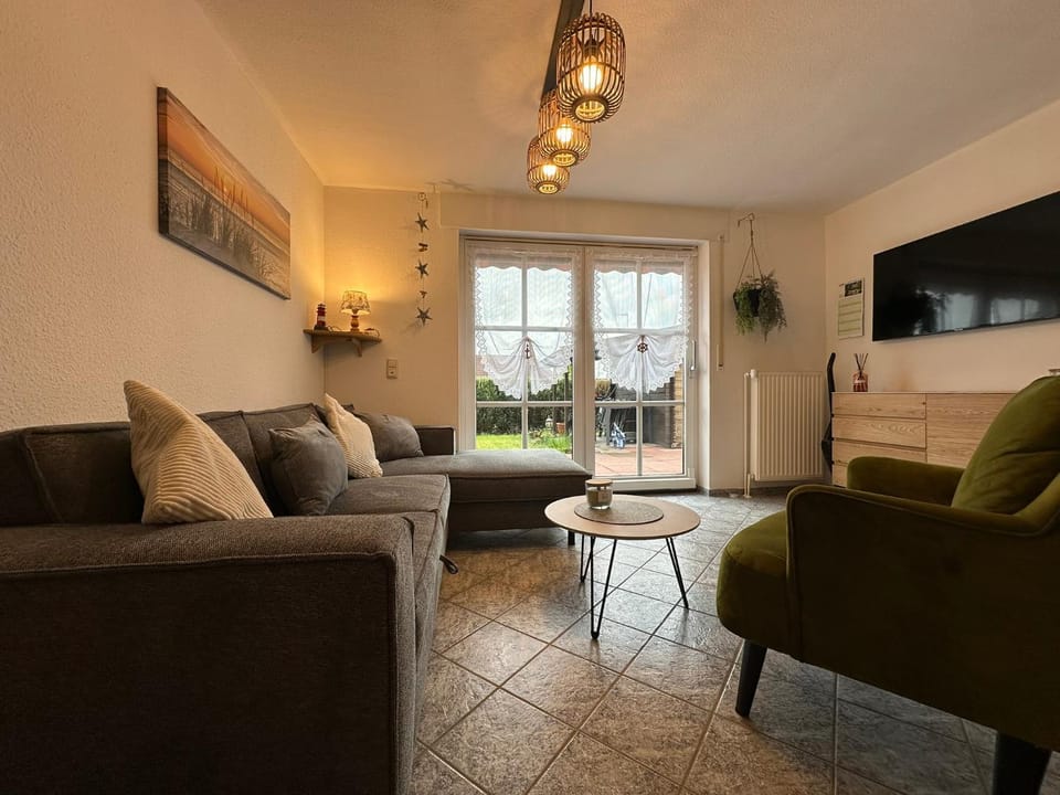 Communal lounge/ TV room, TV and multimedia, Living room, Seating area
