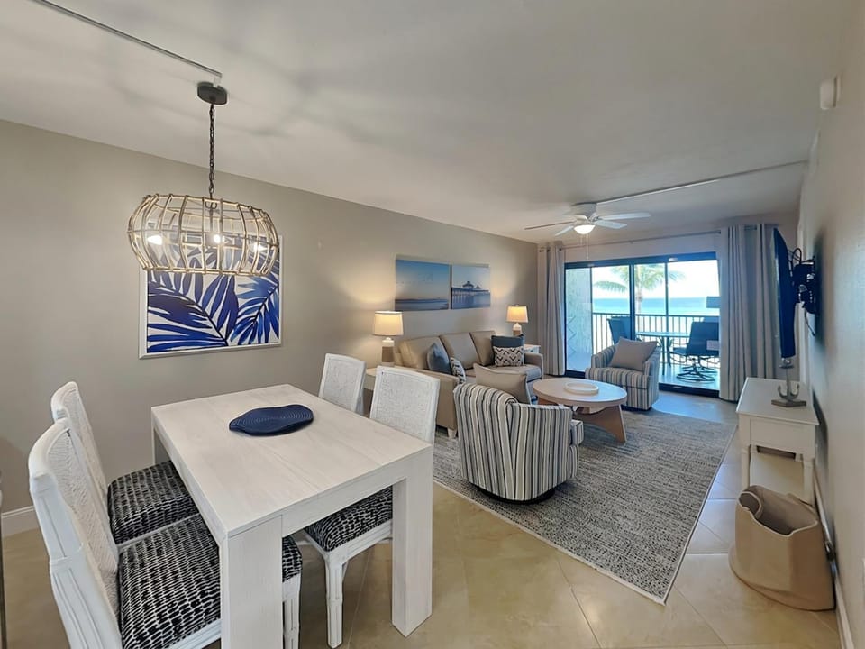 TV and multimedia, Balcony/Terrace, Living room, Seating area, Sea view, furniture