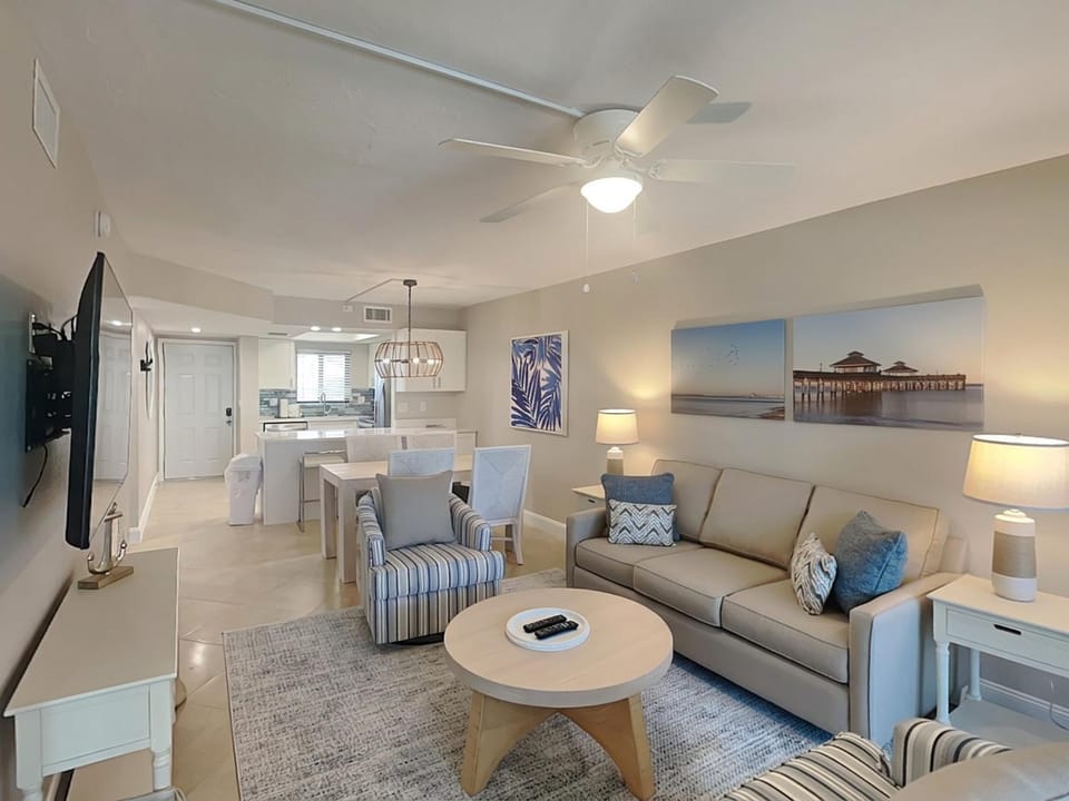 TV and multimedia, Living room, Seating area, Dining area, furniture