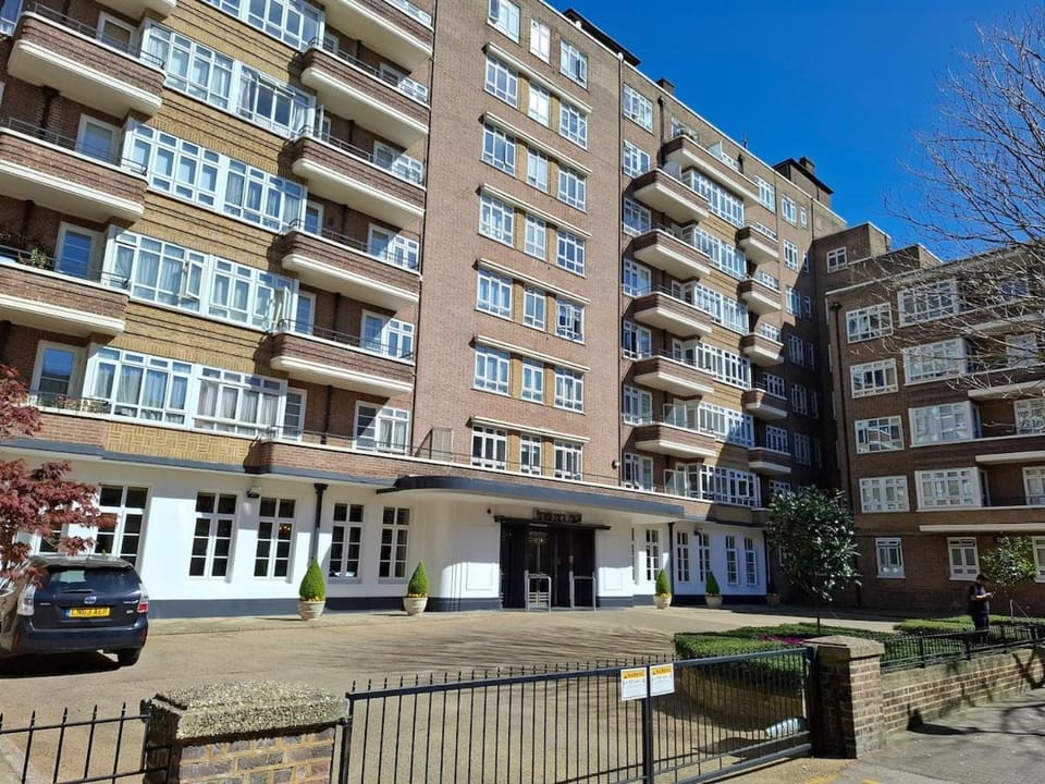 Relaxing 3BR Apartment-Book Now Apartment in England