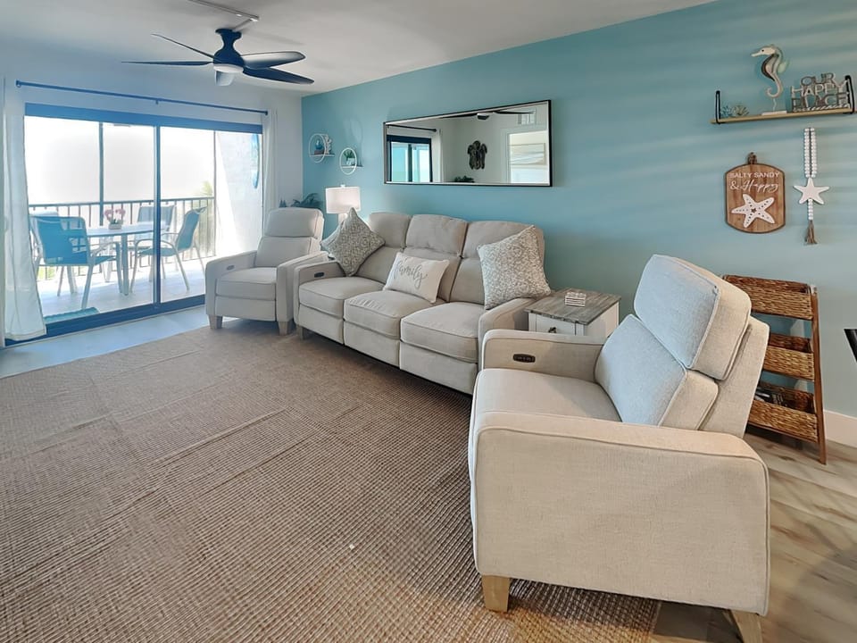 Balcony/Terrace, Living room, Seating area, furniture