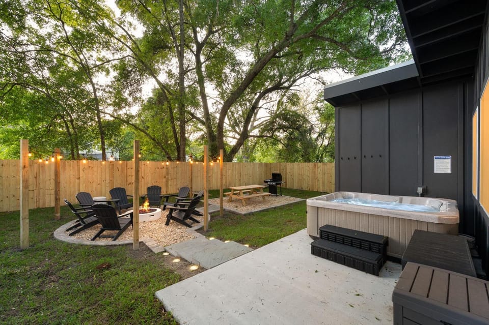 Patio, BBQ facilities, Hot Tub, Balcony/Terrace, Evening entertainment