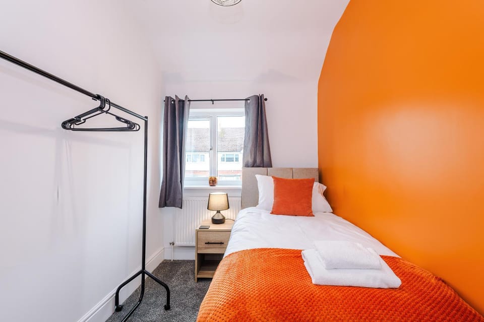 Bed, Bedroom, heating, storage, wardrobe