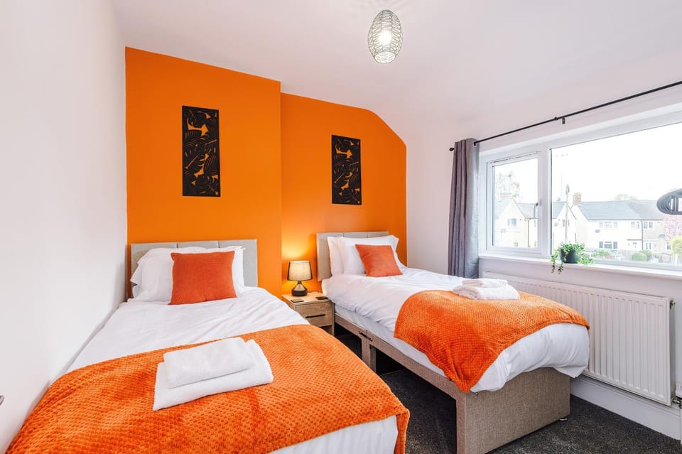 Bed, Decorative detail, Bedroom, heating, towels