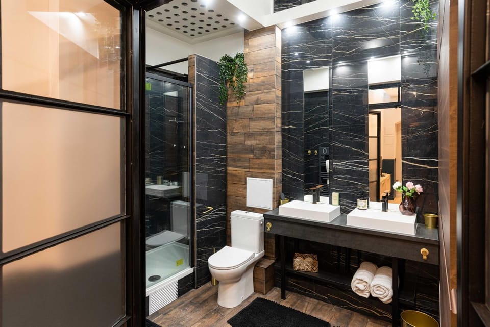 Shower, Toilet, Bathroom, towels
